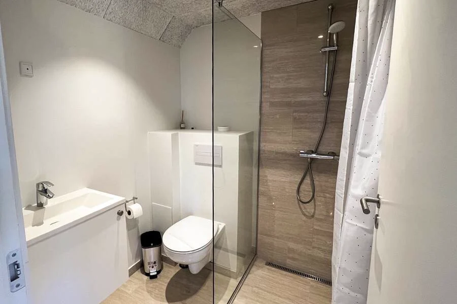 Anneks med eget toilet og baderum