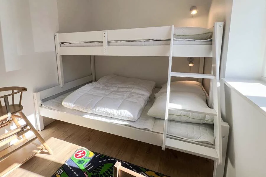 Børneværelset med tre køjer — her er forkælelse en selvfølge